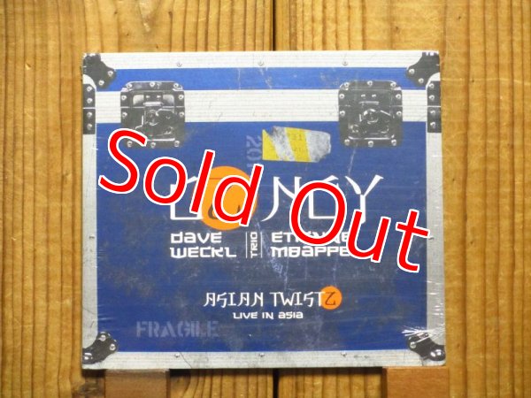 画像1: ニューヨークの音楽シーンの最先端で活躍するオズノイのギタートリオによるライブ盤！■Oz Noy / Asian Twistz (1)