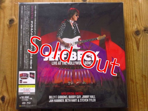 画像2: Jeff Beck / ライヴ・アット・ハリウッド・ボウル 2016 (デラックス・エディションBlu-ray+2CD+3LP+T-SHIRT BOX) (2)