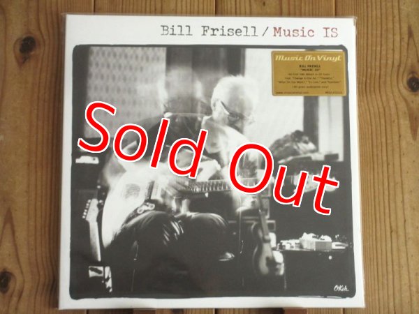 画像1: ECM名曲「In Line」「Rambler」の再演収録！現代最高峰ギタリスト、ビルフリゼールによる新作ソロがアナログ盤で再入荷！■Bill Frisell / Music Is (1)