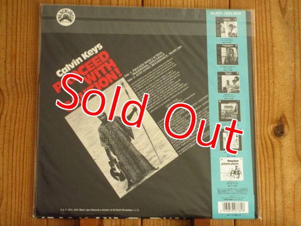 画像2: スピリチュアル・ジャズ名門レーベル「Black Jazz Records」看板ギタリスト、カルヴィンキーズによる2ndアルバムがアナログ盤で入荷！■Calvin Keys / Proceed With Caution! (2)