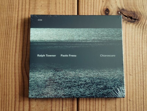 画像1: ECMを代表するギタリスト、ラルフタウナーの2009年作品！■Ralph Towner, Paolo Fresu / Chiaroscuro (1)