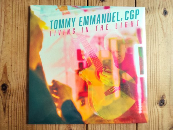 画像1: アコギの神こと、トミーエマニュエルの2025年作品がアナログ盤で入荷！■Tommy Emmanuel / Living In The Light (1)