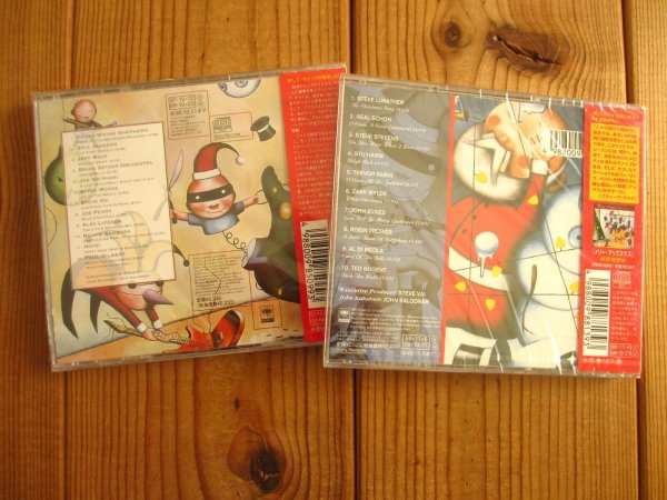 画像2: 新品未開封！2枚セット！スティーヴヴァイ監修のロックギタリスト達によるクリスマスソング集！■V.A. (JeffBeck, Brian Setzer, Steve Vai, Steve Lukather, Joe Perry, Joe Satriani, Eric Johnson, Paul Gilbert, Richie Sambora, 布袋寅泰,  etc.) / Merry Axemas: A Guitar Christmas 1 & 2 (2)